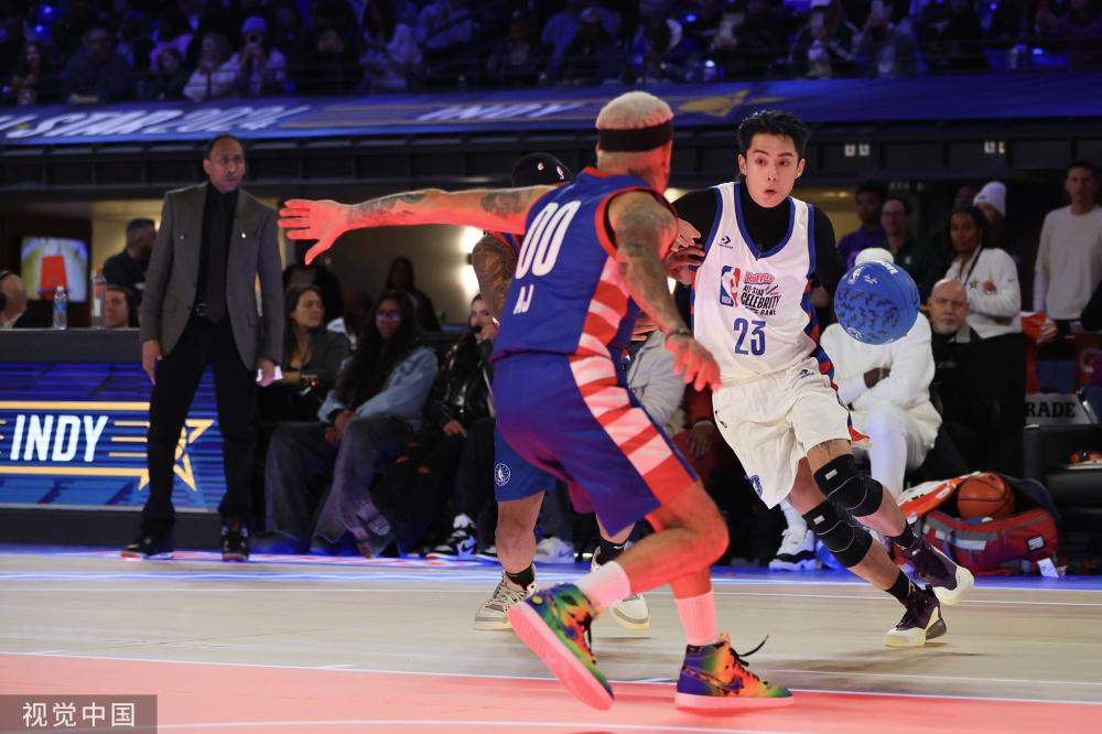 迅速将球送 迅速将球送