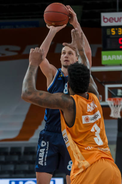 困境中仍能 困境中仍能